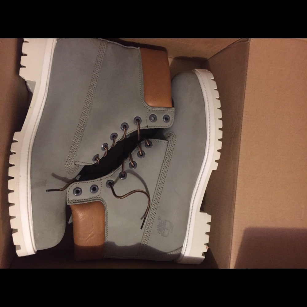 Men size 9 timberlands brand new !!!